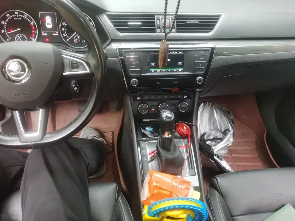 Skoda Superb — миниатюра 9