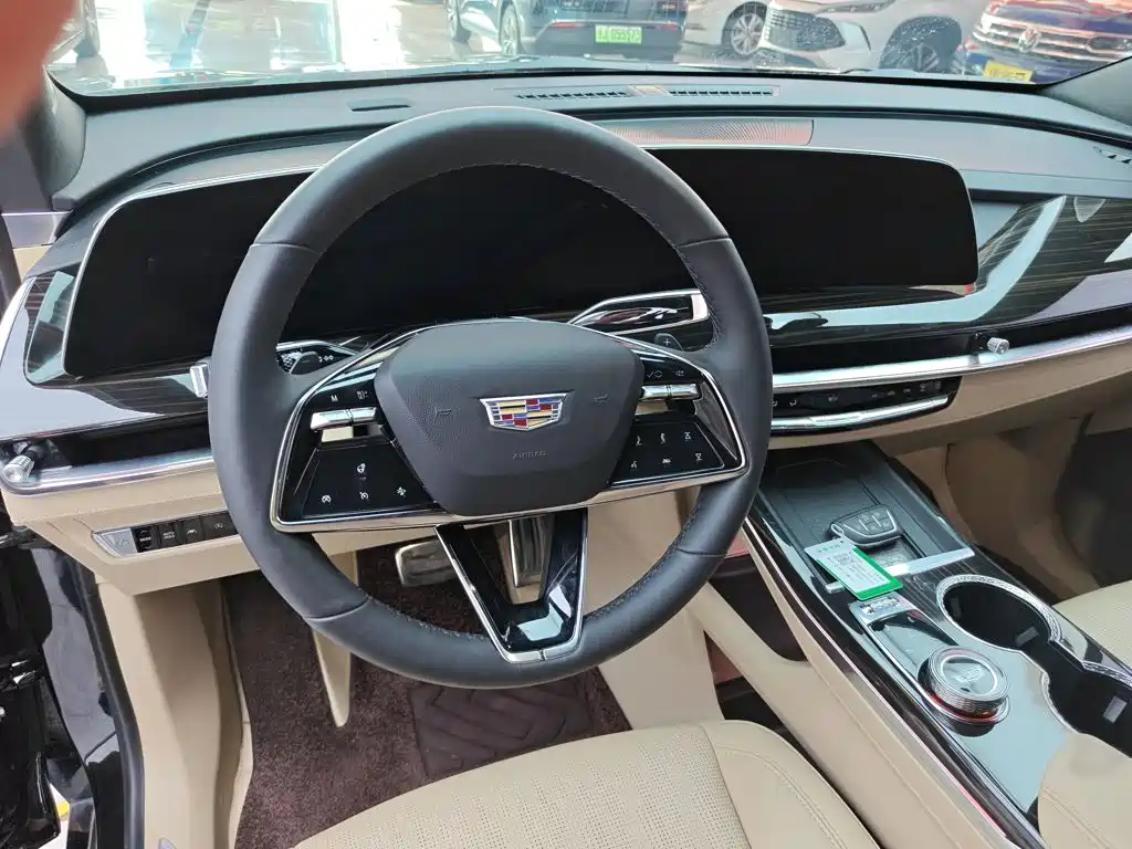 Cadillac XT5 — миниатюра 3