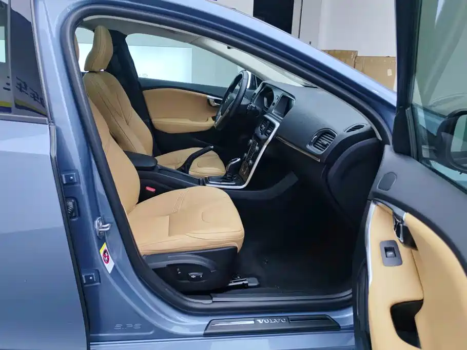 Volvo V40 — миниатюра 8