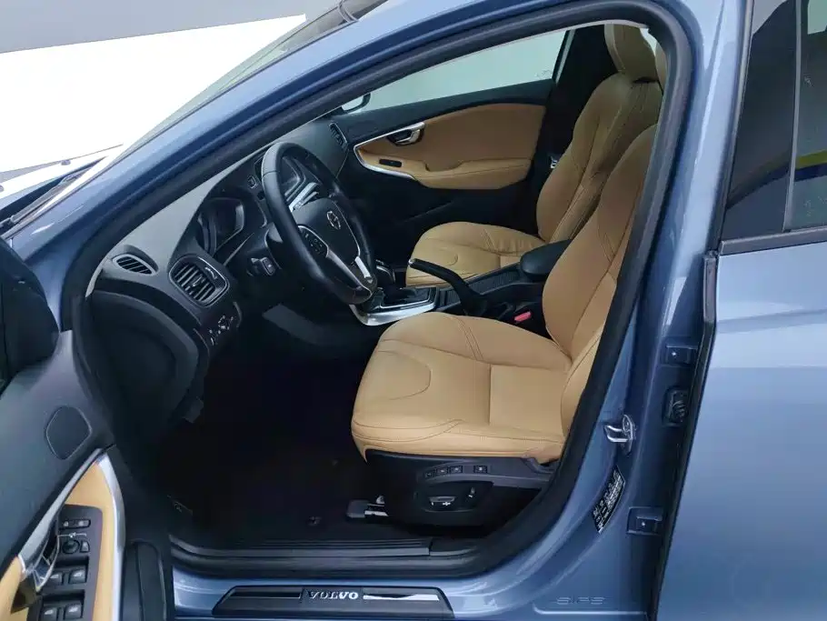 Volvo V40 — миниатюра 9