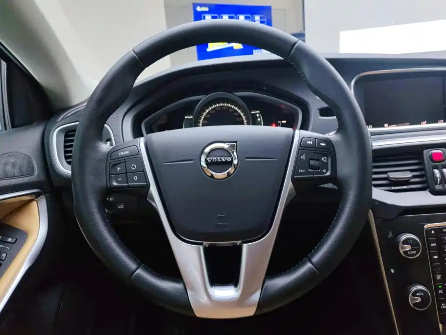 Volvo V40 — миниатюра 15
