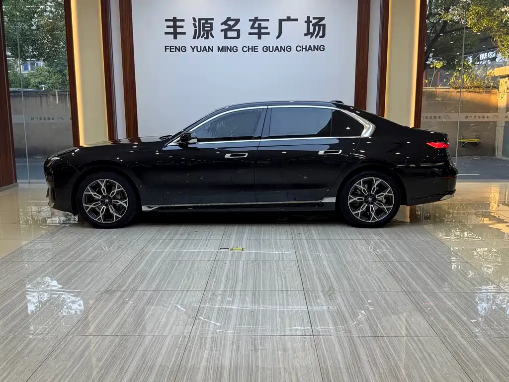 BMW 7 Series — миниатюра 26
