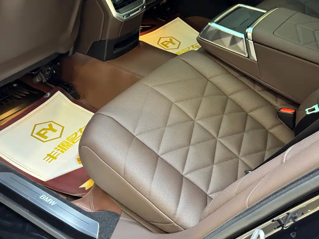 BMW 7 Series — миниатюра 11