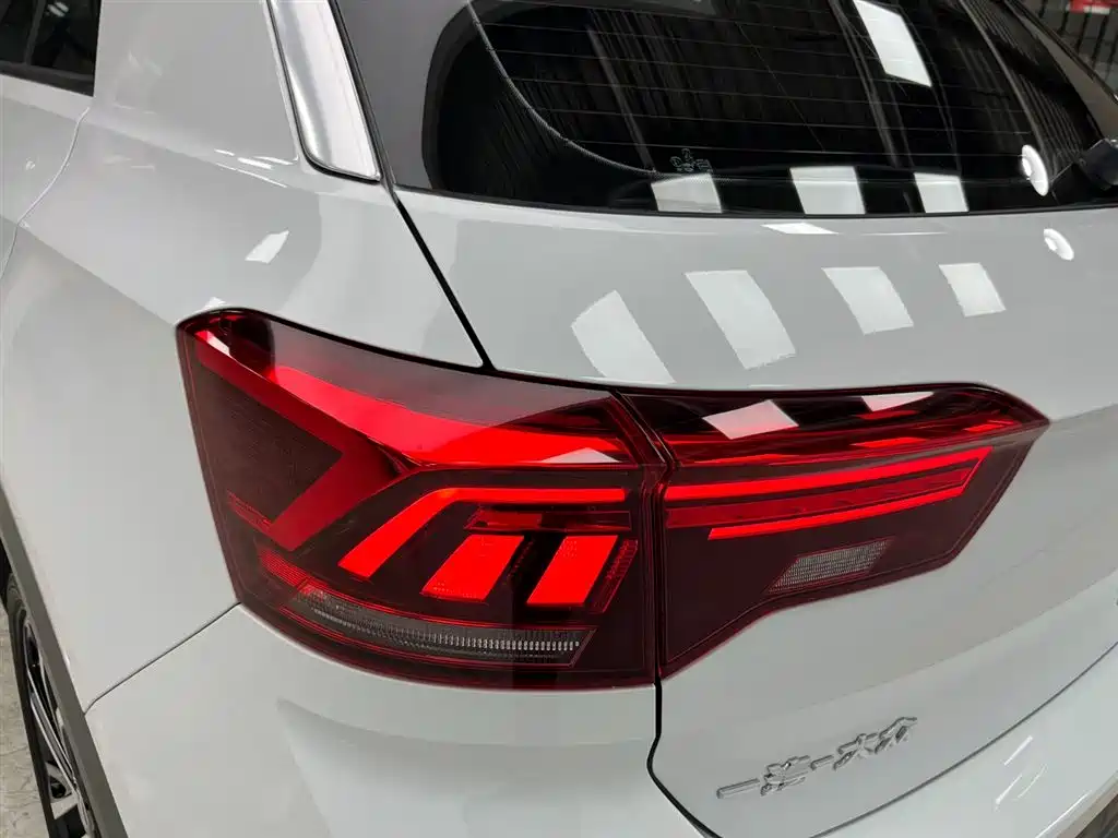 VOLKSWAGEN T ROC EXPLORING SONGS