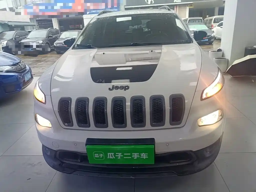 Jeep Cherokee — миниатюра 3