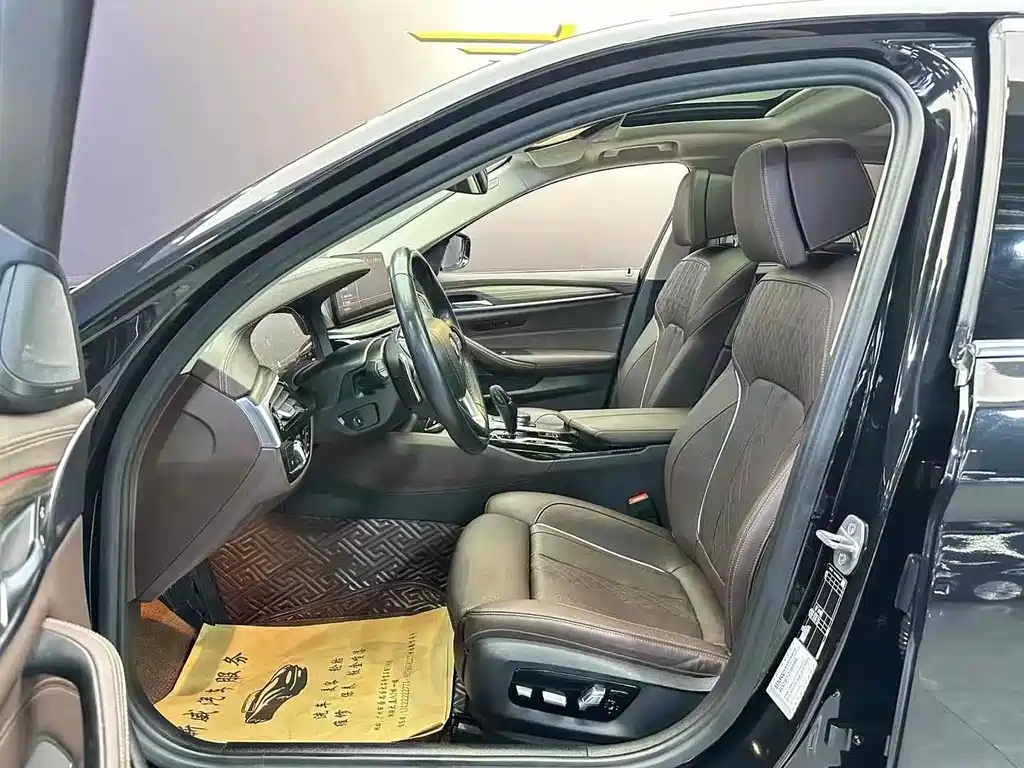 BMW 5 Series — миниатюра 6