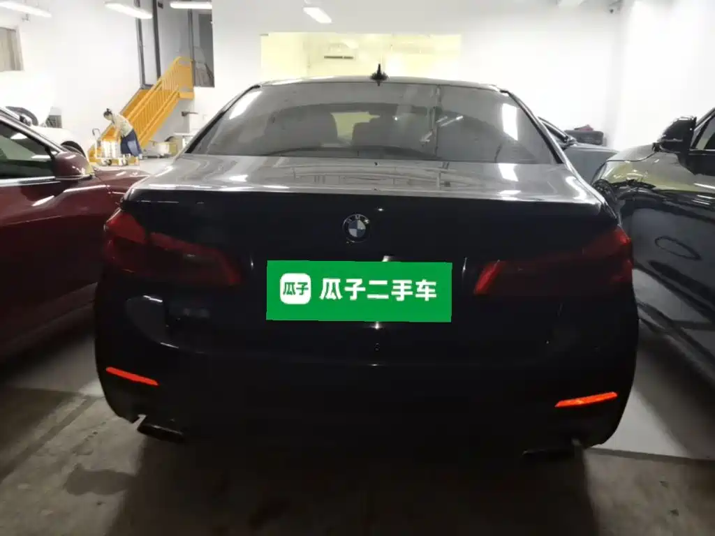 BMW 5 Series — миниатюра 6