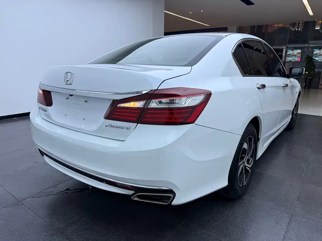 Honda Accord — миниатюра 7