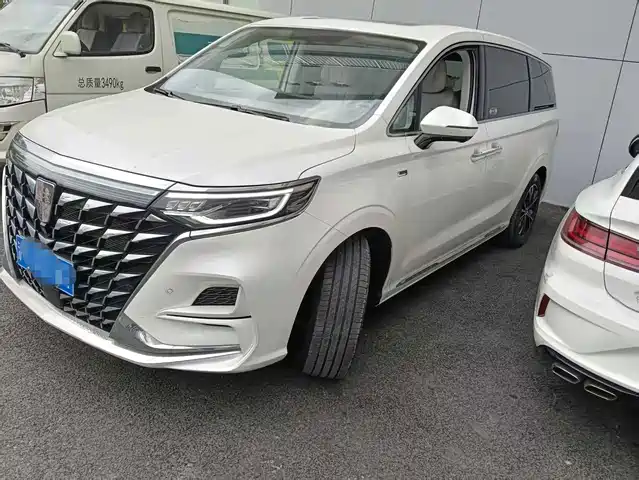 Roewe iMAX8