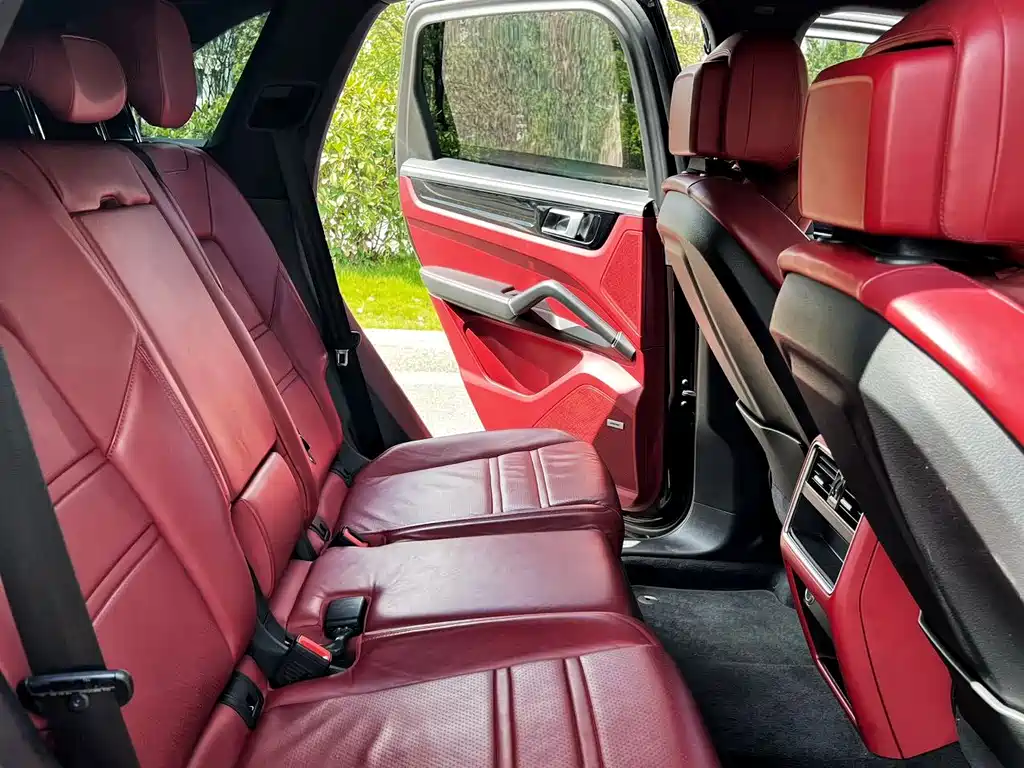 Porsche Cayenne — миниатюра 8