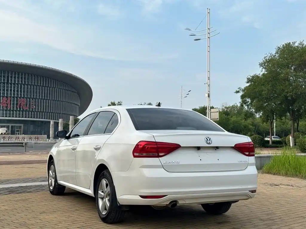 Volkswagen Lavida 2015 1.6L MT
