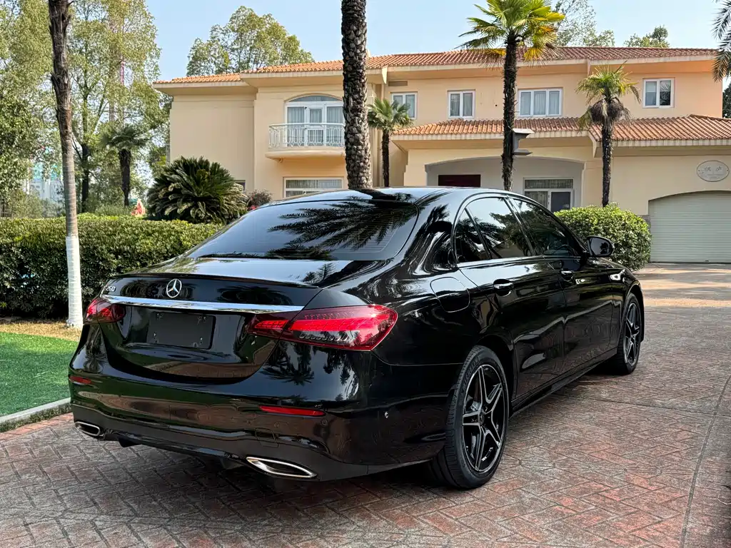 MERCEDES-BENZ E CLASS