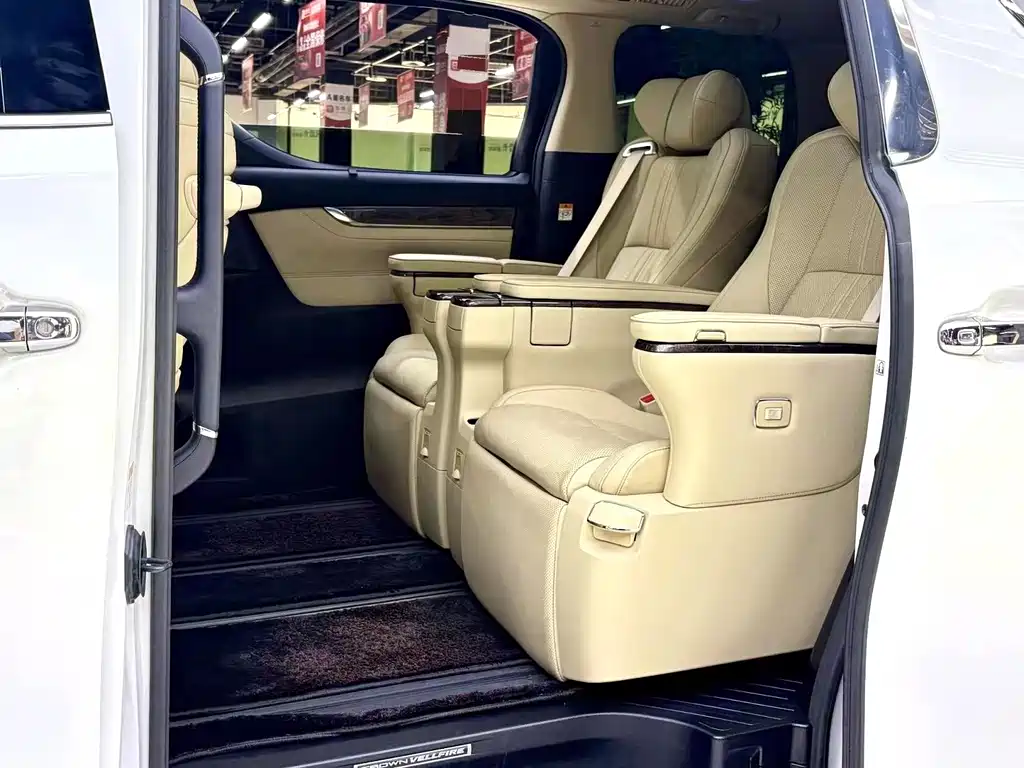 Toyota Vellfire — миниатюра 7