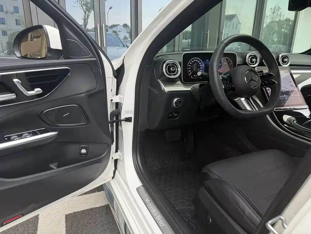 Mercedes-Benz C-Class — миниатюра 4