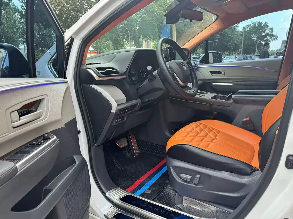 Toyota Granvia — миниатюра 8