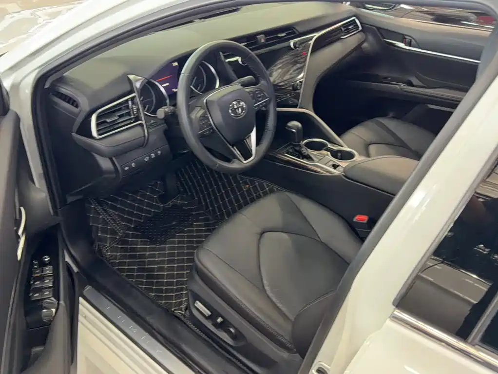 Toyota Camry — миниатюра 8