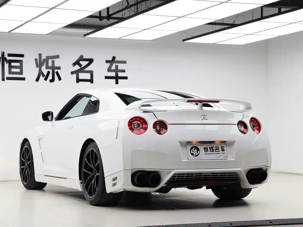 Nissan GT-R — миниатюра 17