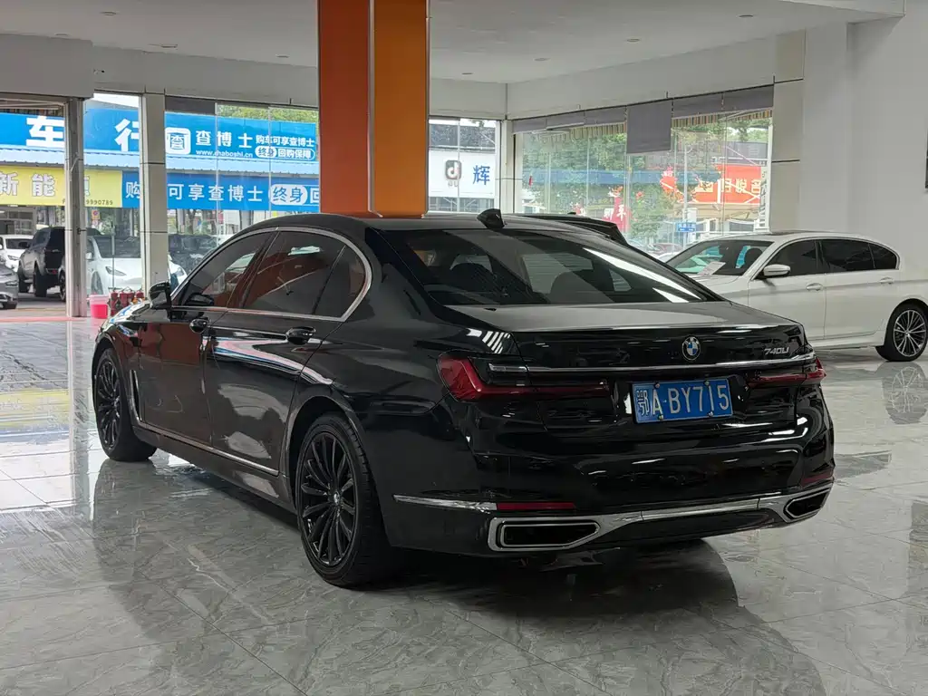 BMW 7 Series — миниатюра 14