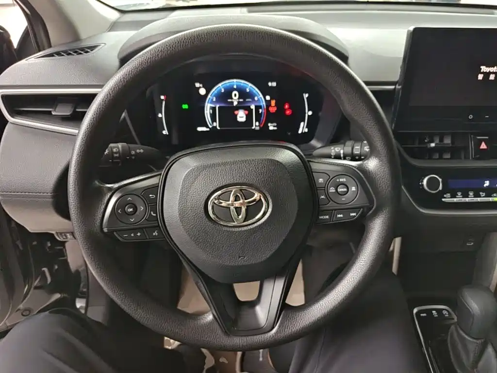 Toyota Corolla Cross — миниатюра 11
