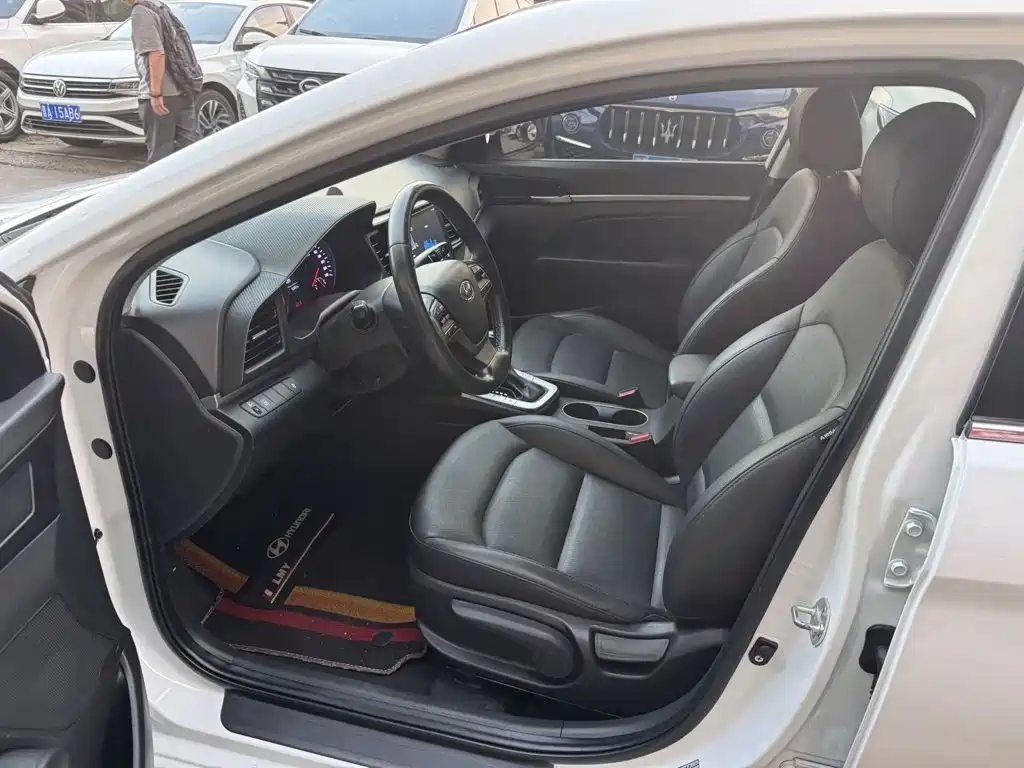 Hyundai Elantra — миниатюра 10