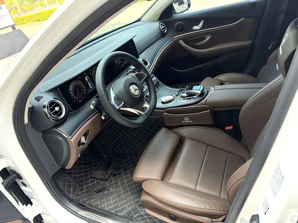 Mercedes-Benz E-Class — миниатюра 12
