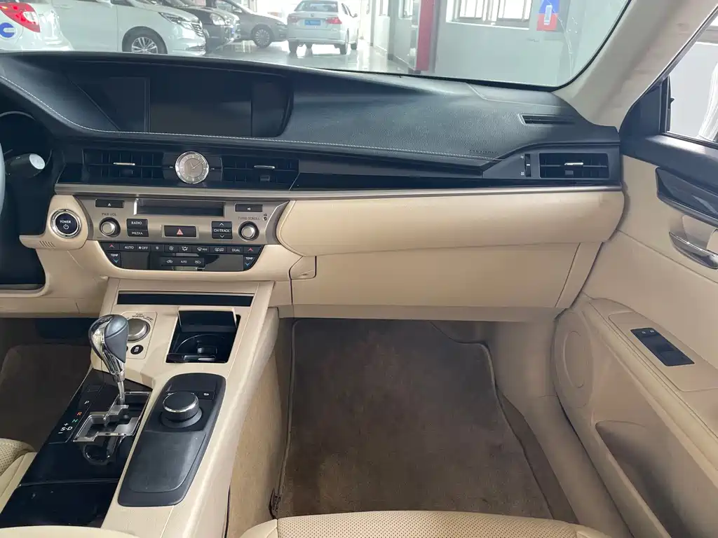 Lexus ES — миниатюра 13