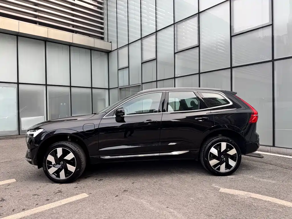 VOLVO XC60 PLUG IN HYBRID