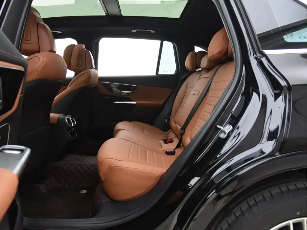 Mercedes-Benz GLC 2023 GLC 300 L 4MATIC 5 мест