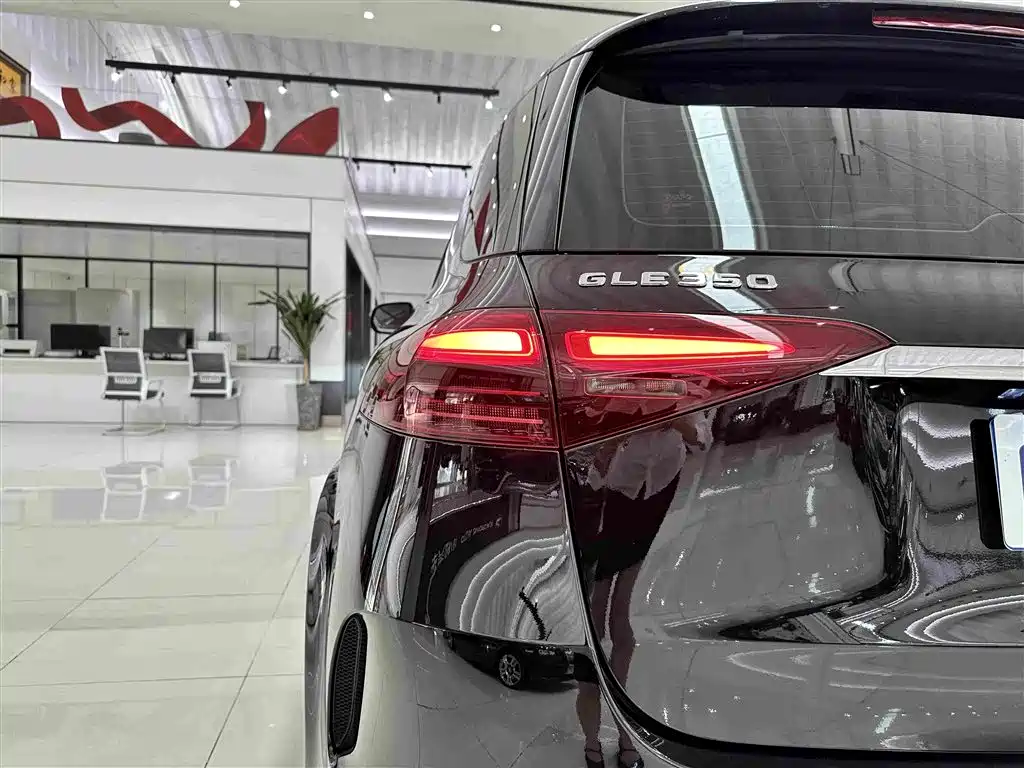 Mercedes-Benz GLE (Import) — миниатюра 36