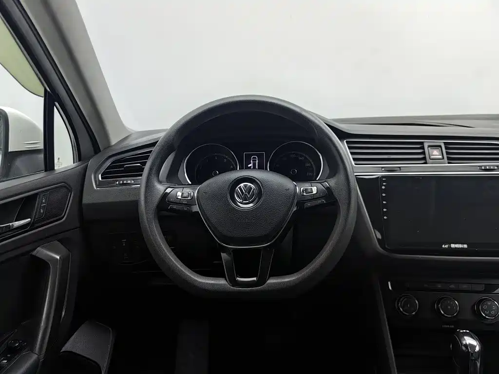 Volkswagen Tiguan L — миниатюра 11