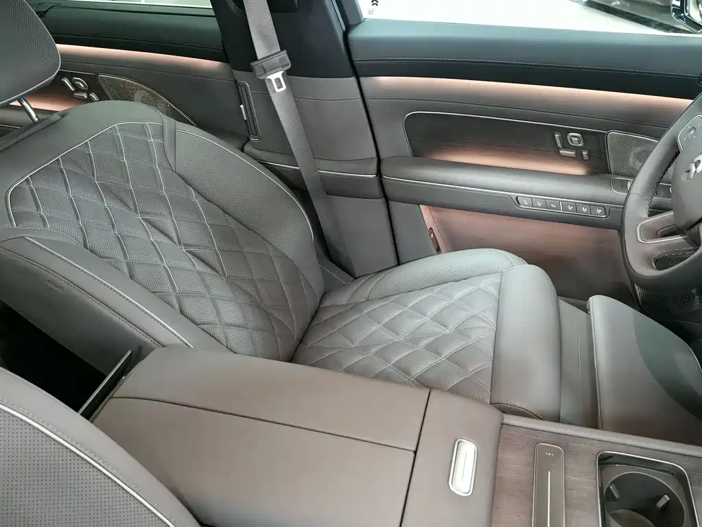 NIO ES8 2026 мест Executive Luxury