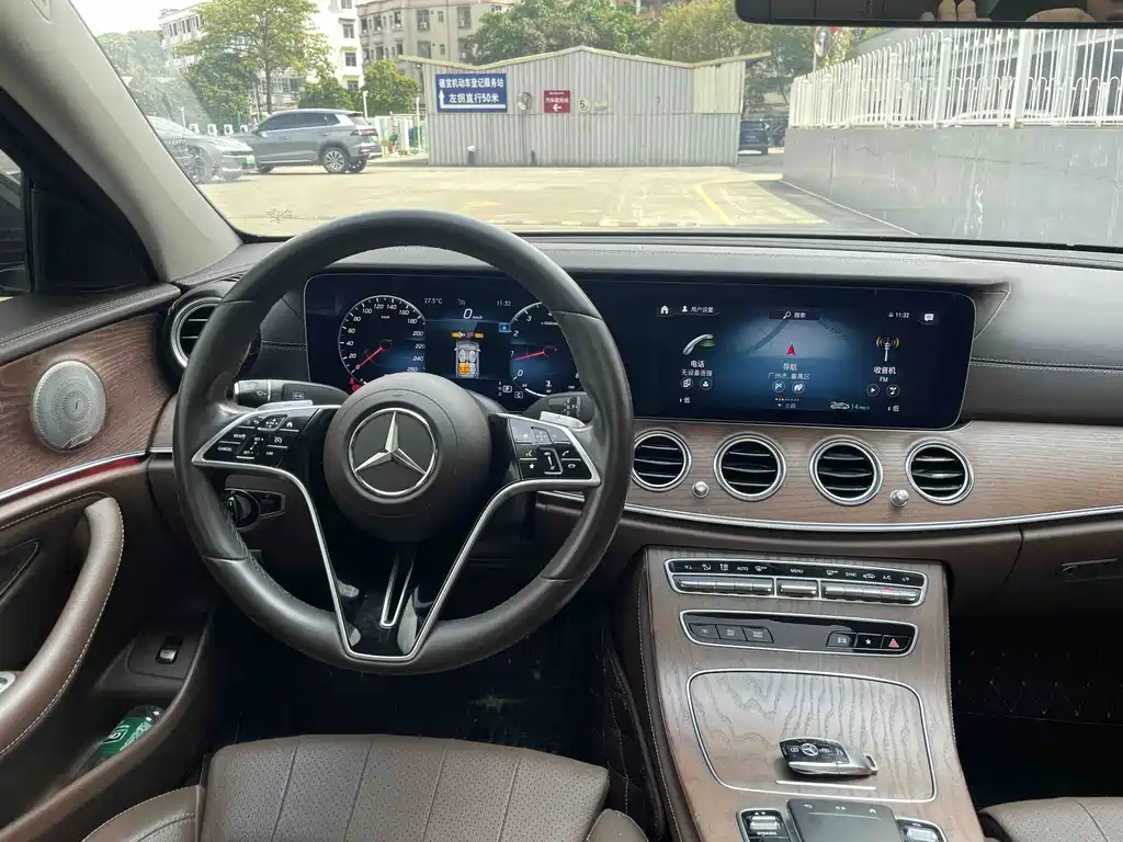 Mercedes-Benz E-Class — миниатюра 10
