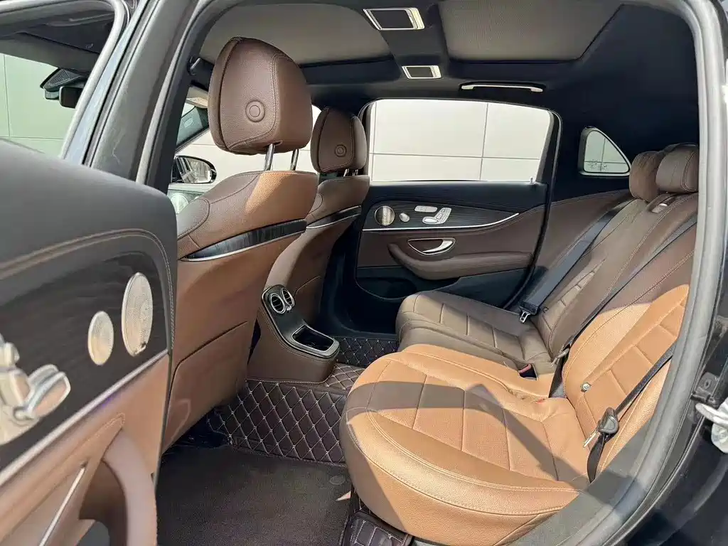 Mercedes-Benz E-Class — миниатюра 7