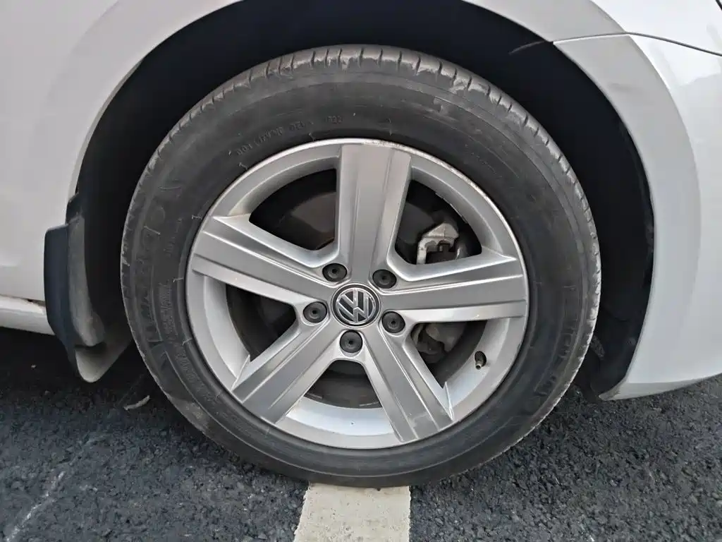 Volkswagen Golf — миниатюра 24