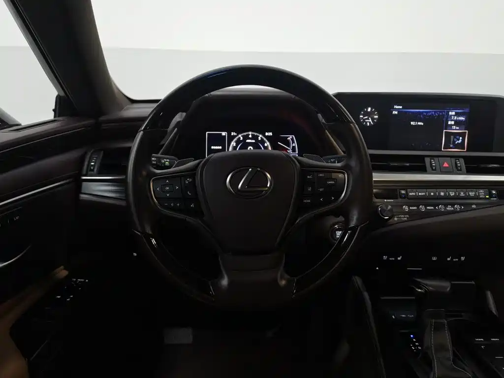 Lexus ES — миниатюра 11