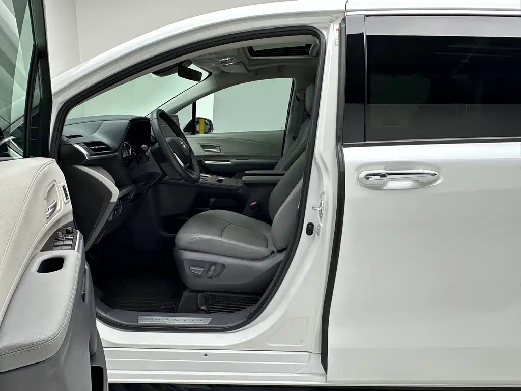 Toyota Granvia 2022 2.5L Luxury