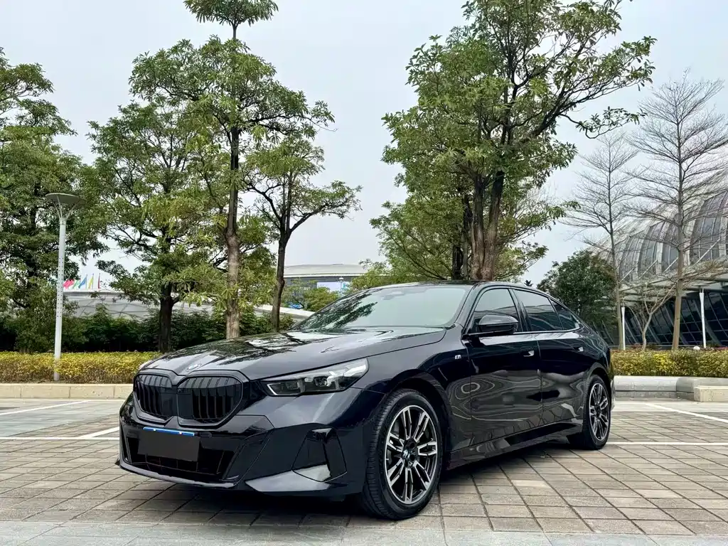 BMW 5 Series 2025