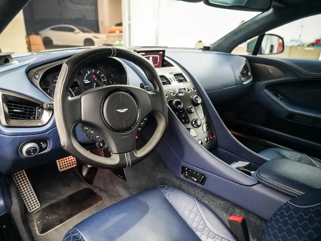 Aston Martin Vanquish — миниатюра 7