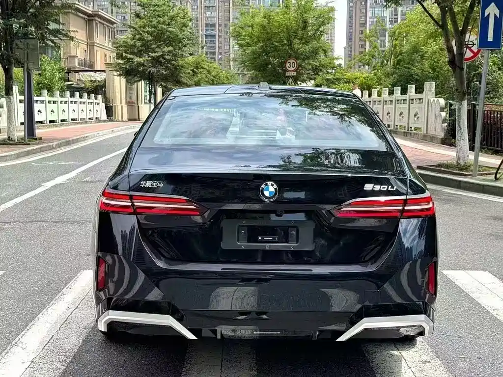 BMW 5 Series — миниатюра 8
