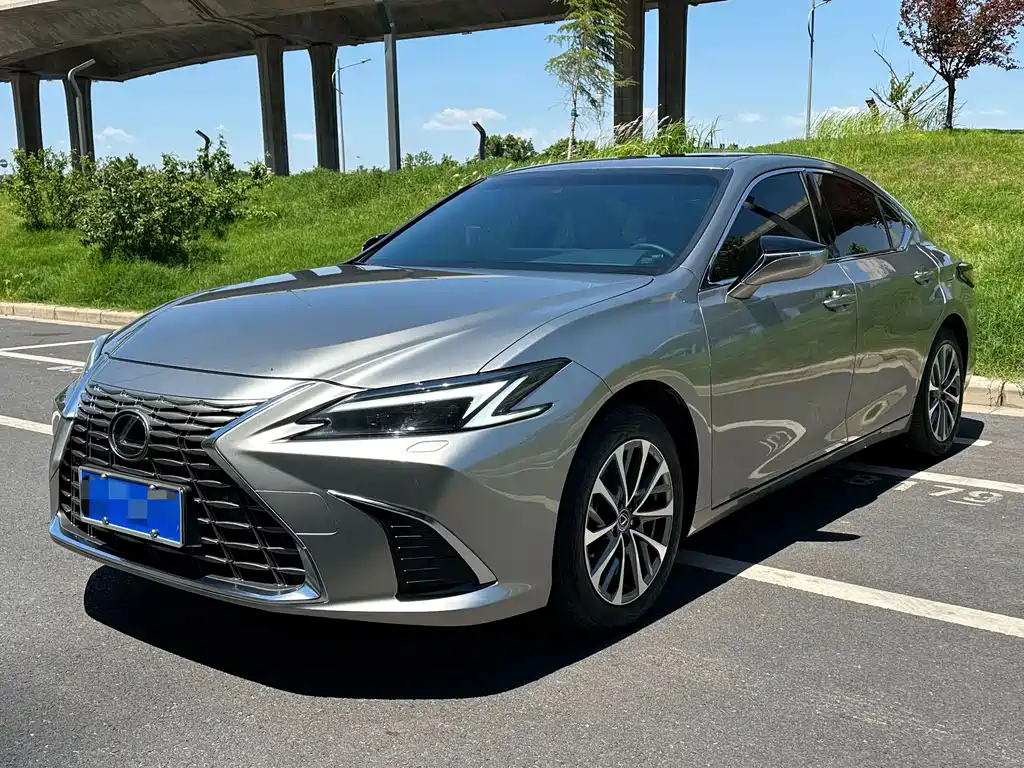 Lexus ES 2026