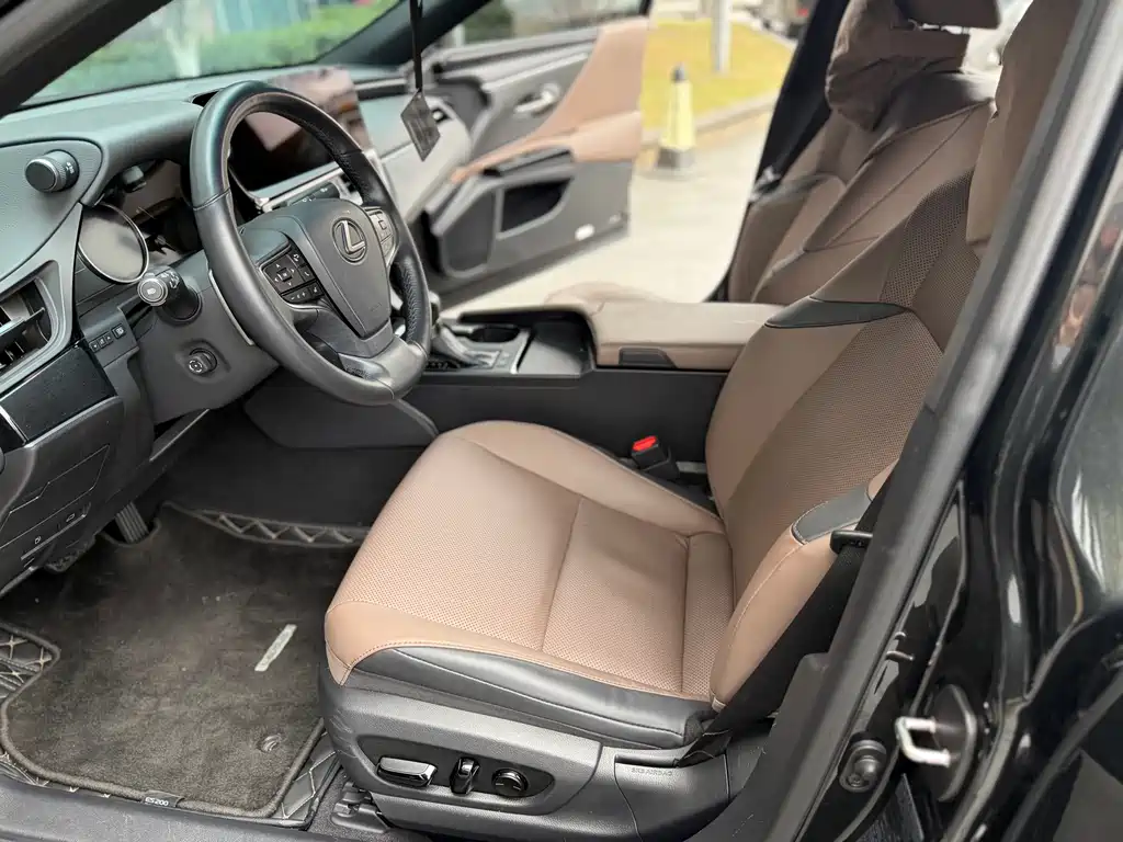 Lexus ES 2022 300h