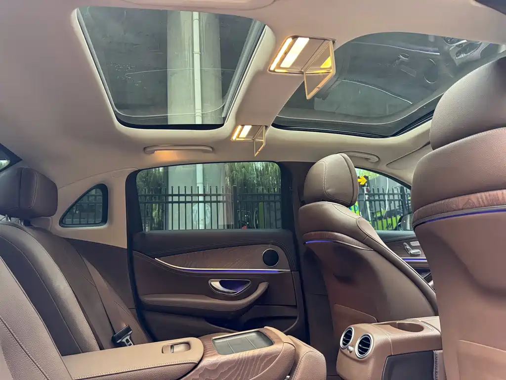 Mercedes-Benz E-Class — миниатюра 11