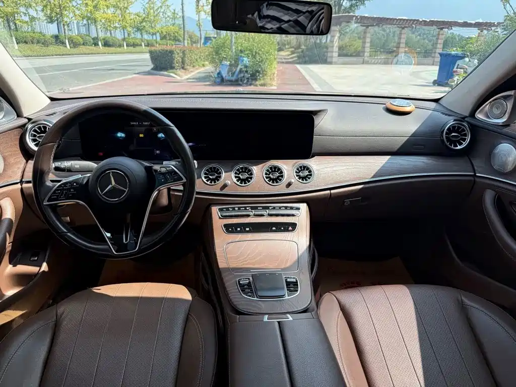 Mercedes-Benz E-Class — миниатюра 7