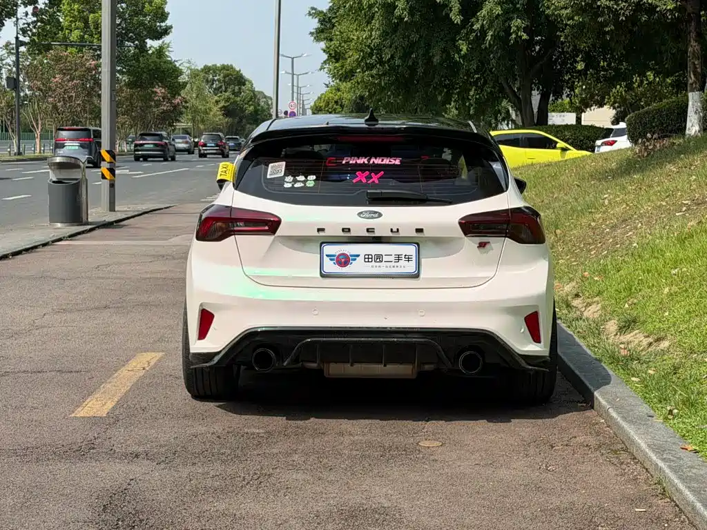 Ford Focus 2022 EcoBoost 180 AT ST Line