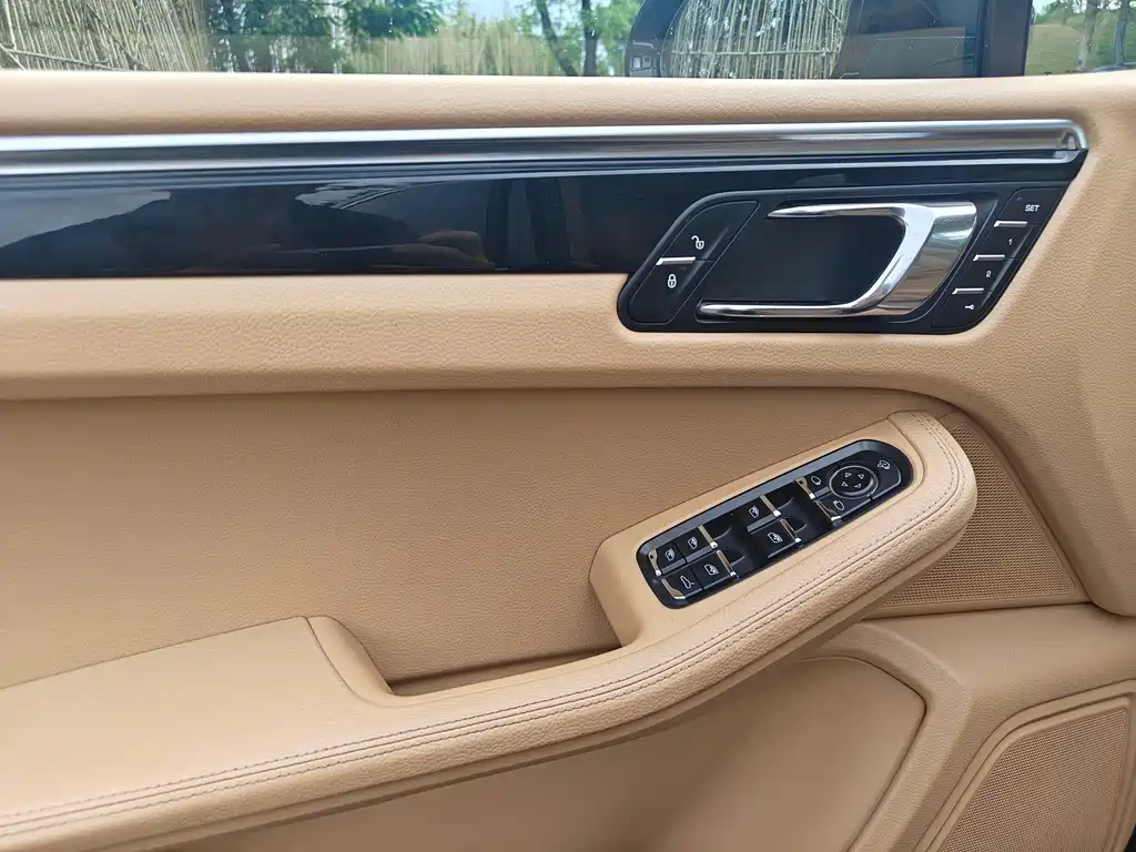 Porsche Macan — миниатюра 11