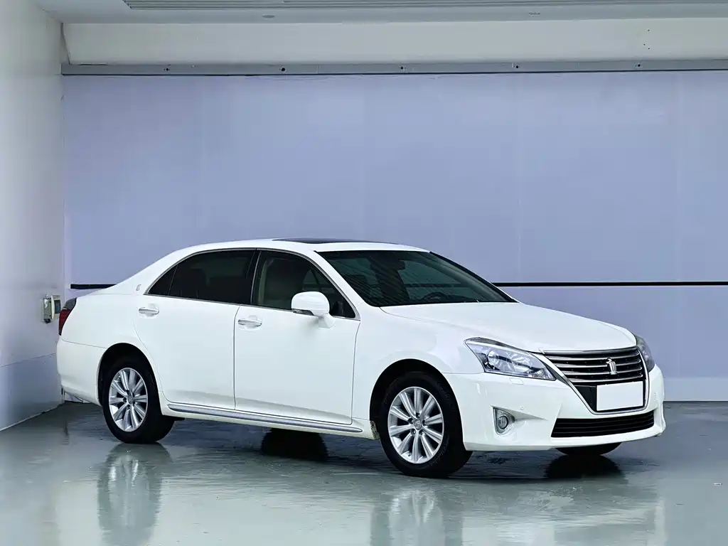 Toyota Crown — миниатюра 3