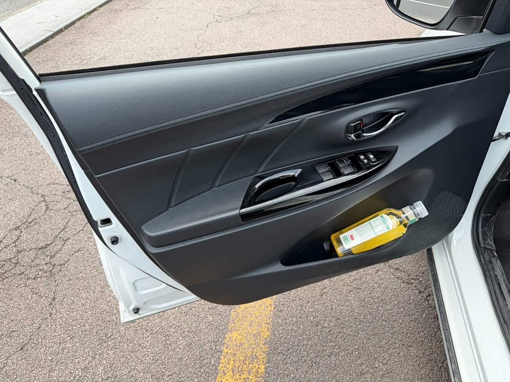 Toyota YARiS L Zhi Xuan 1.5 л 2022 г. Белый, пробег 41000 км