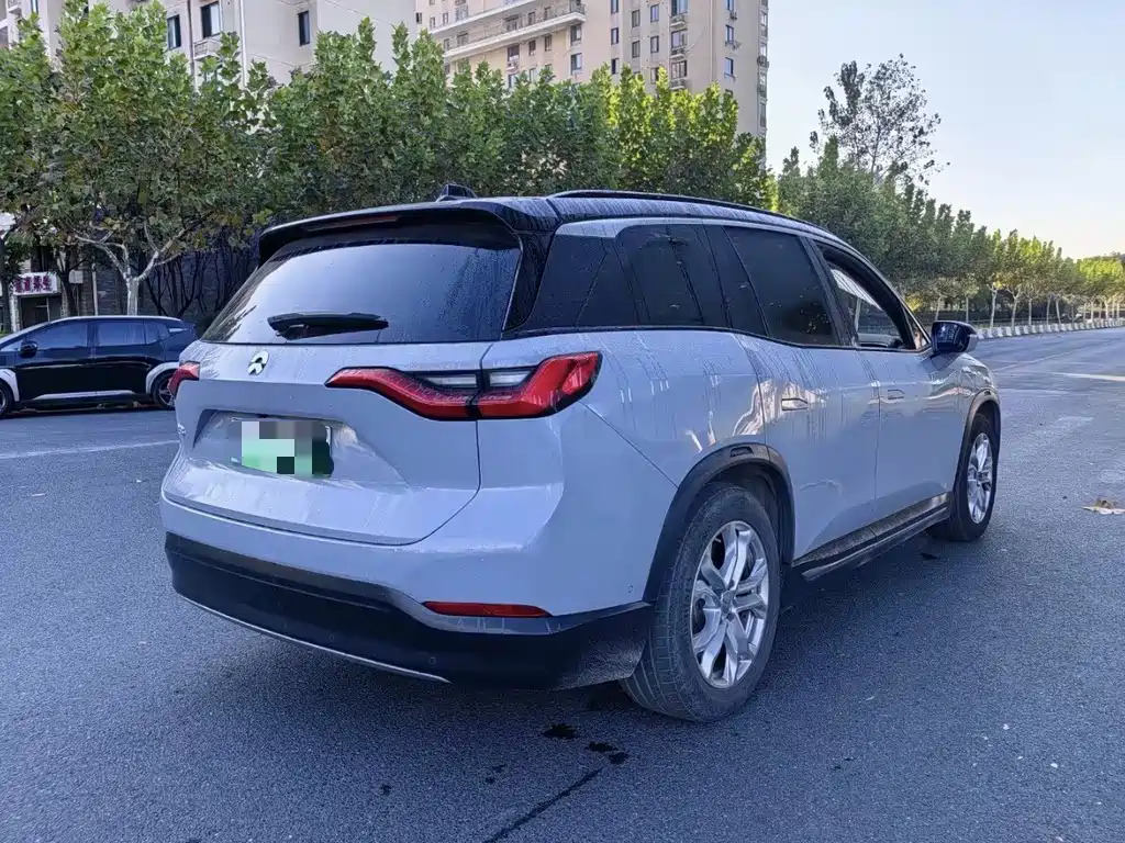 NIO ES8 2020 415KM мест