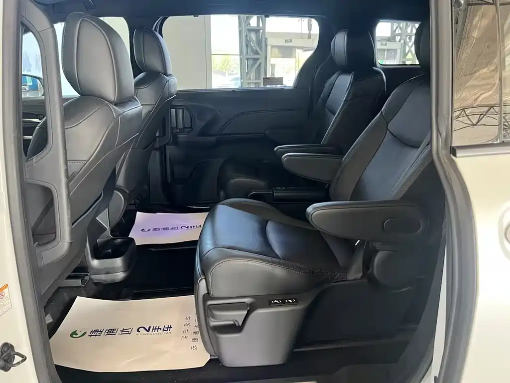 Toyota Sienna — миниатюра 25