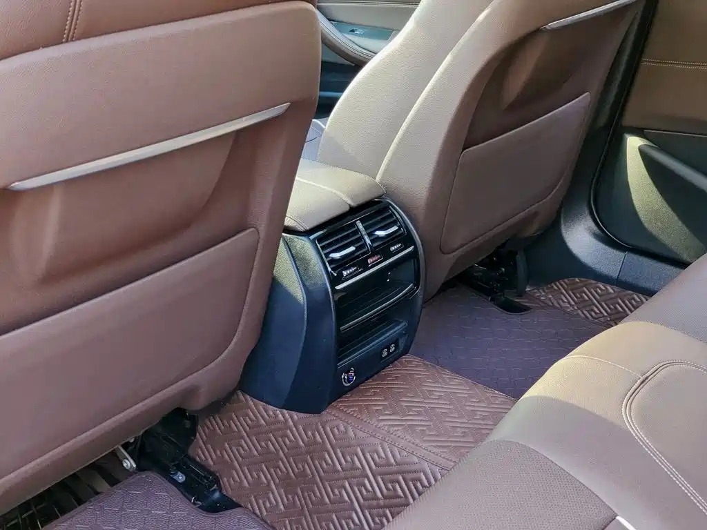 BMW 5 Series New Energy — миниатюра 9